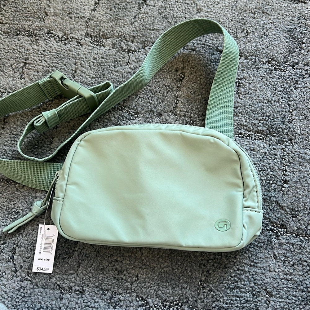 Gap belt bag green NWT